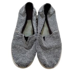 Toms Sneakers Kids Size 2.5 Casual Comfy Sporty Preppy Boho Capsule Wardrobe